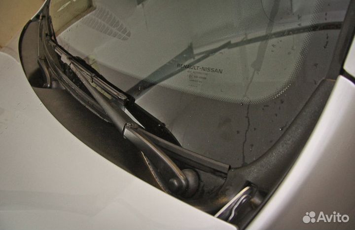 Накладка в проем стеклоочистителей Renault Duster