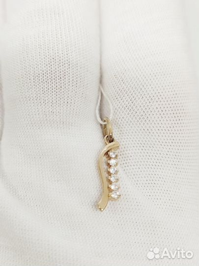 Золотая подвеска с камнем