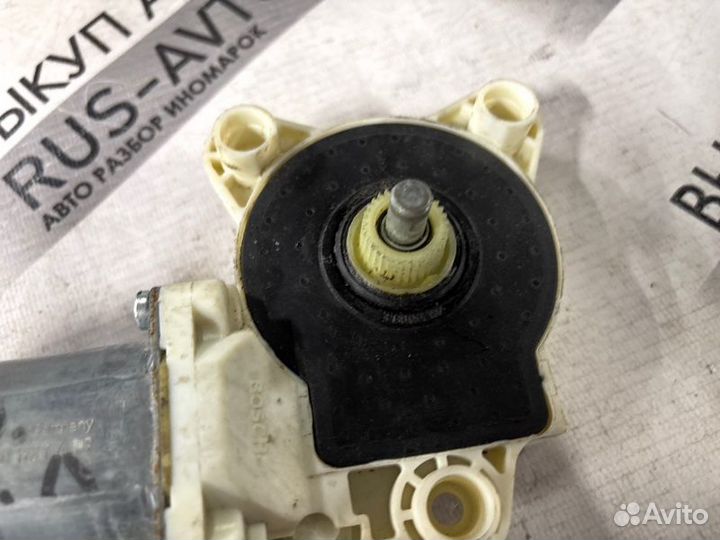 Моторчик стеклоподъемника передний левый Mercedes