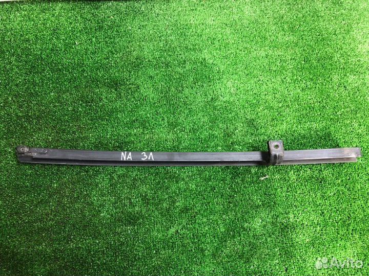 Направляющая стекла двери задняя левая Nissan