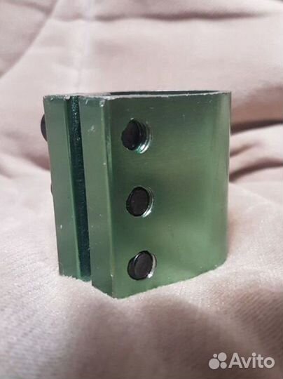 Зажим для трюкового самоката