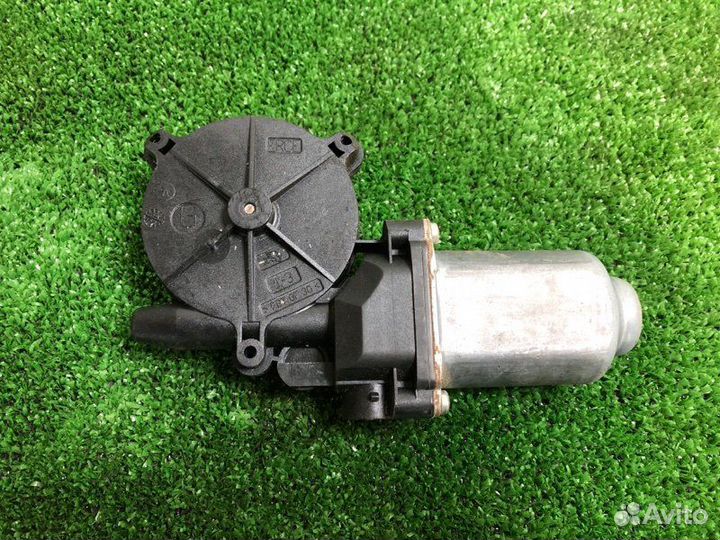 Мотор стеклоподъемника передний левый Nissan