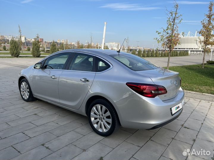 Opel Astra 1.6 МТ, 2013, 156 000 км