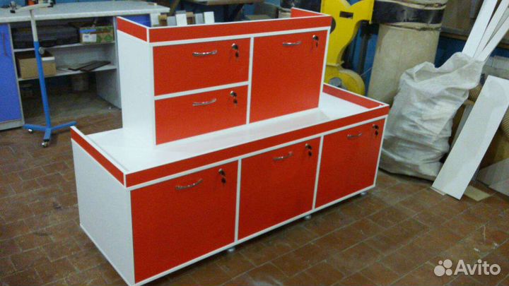 Тумбочки стелажи