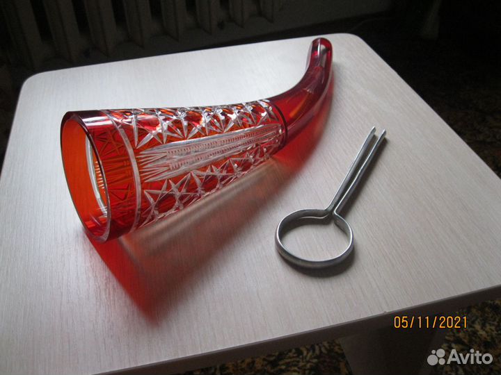 Хрустальный рог и металлическое кольцо для креплен