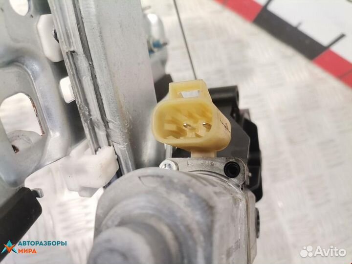 Стеклоподъемник электрический задний правый