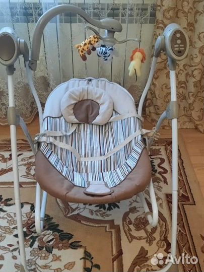 Качели и кроватка и комбинзон