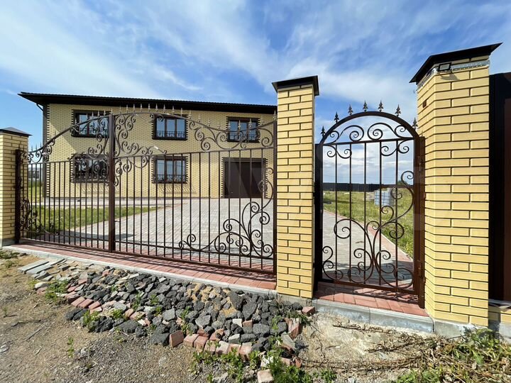 Коттедж 327 м² на участке 12 сот.