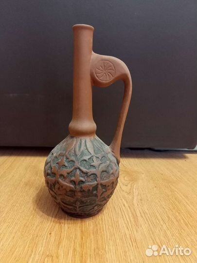 Глиняный кувшин винный
