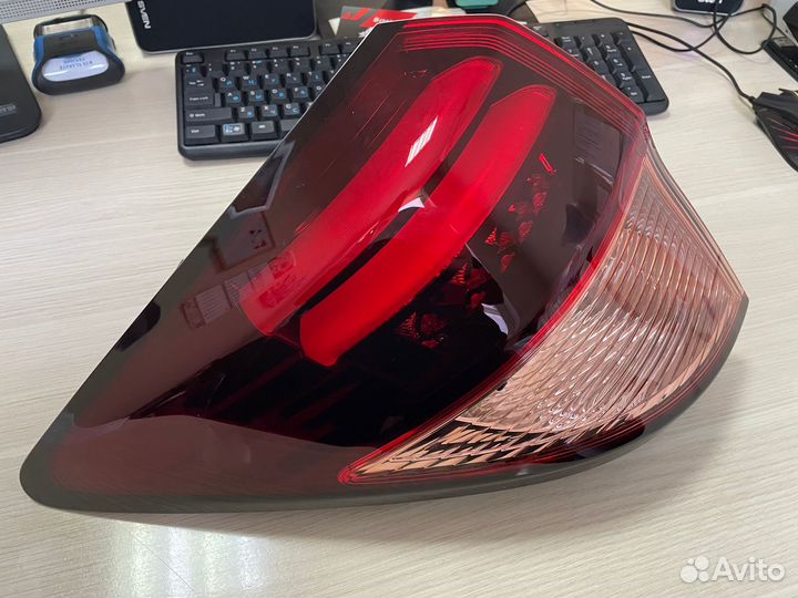 Задний левый фонарь Honda Vezel