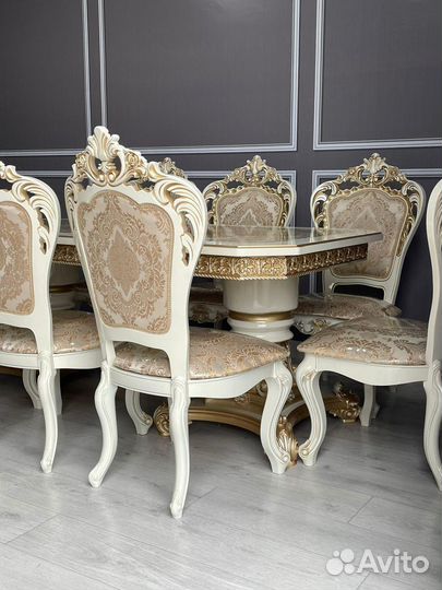 Кухонный стол и стулья