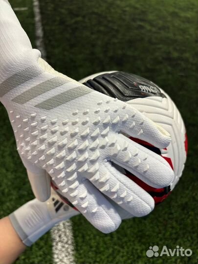 Вратарские перчатки Adidas Predator