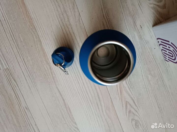 Металлическая фляжка