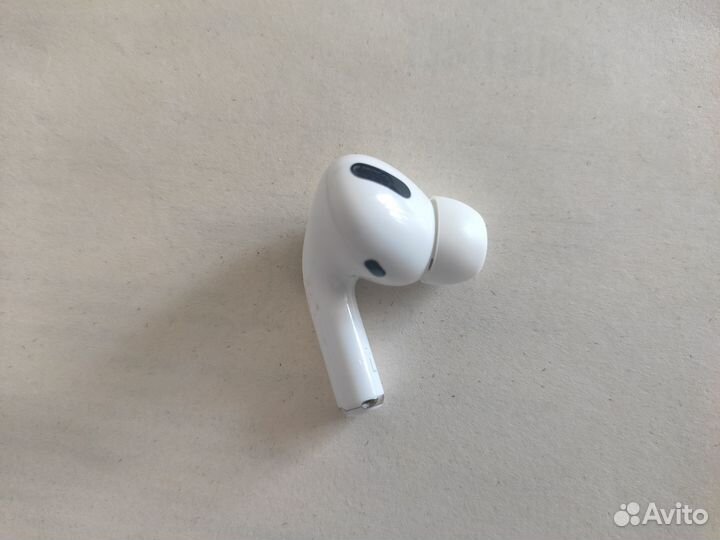 Левый наушник - AirPods Pro 1