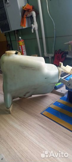 Бачек омывателя фар и лобового стекла