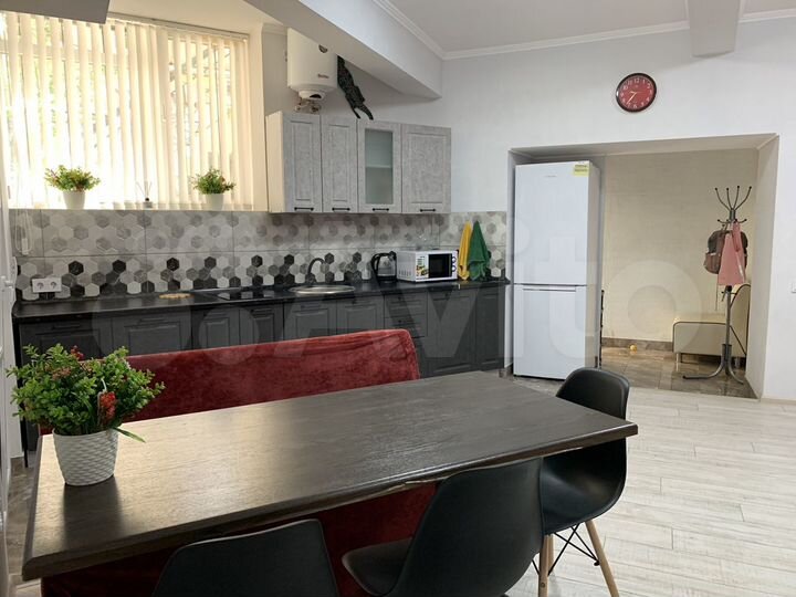 2-к. квартира, 73 м², 1/2 эт.