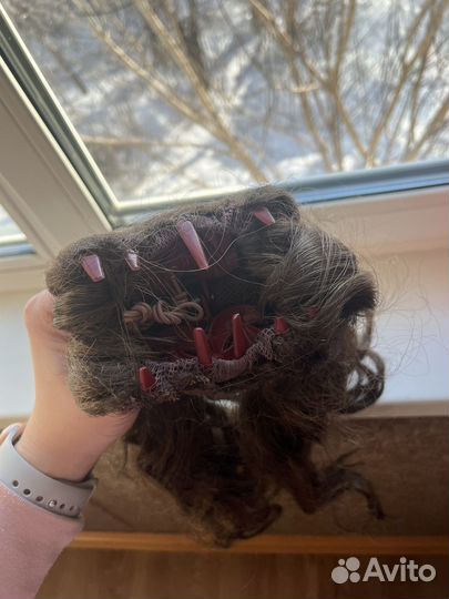 Волосы на заколках русые