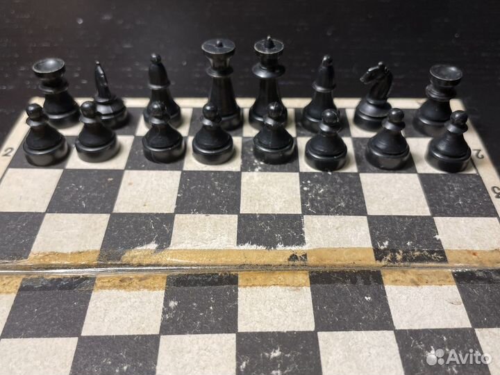 Дорожный набор шахмат и шашек на магнитах