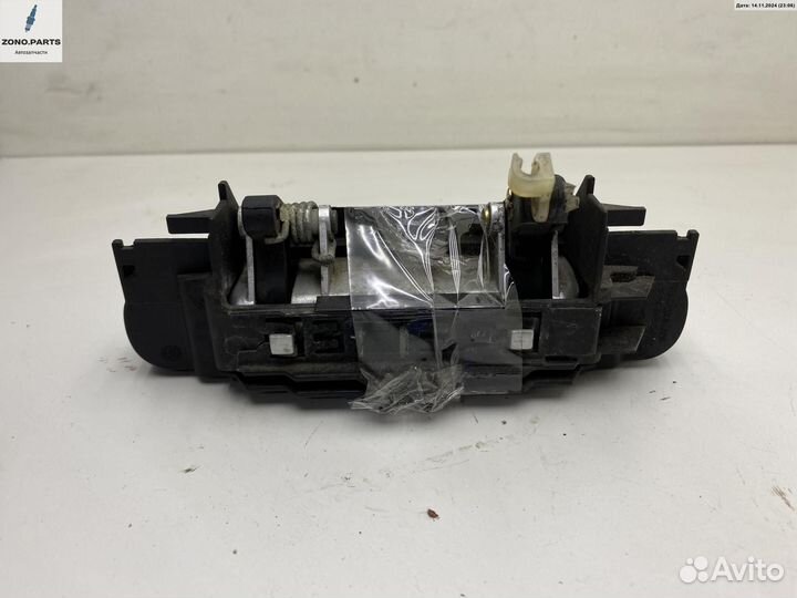 Накладка на ручку двери 4B0839208, 4B0839885 на Audi A6 C5 (1997-2005)