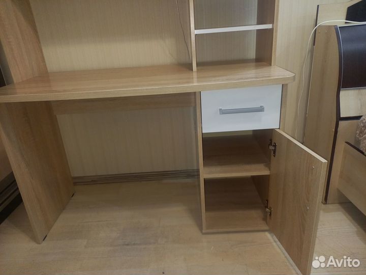 Письменный стол для школьника