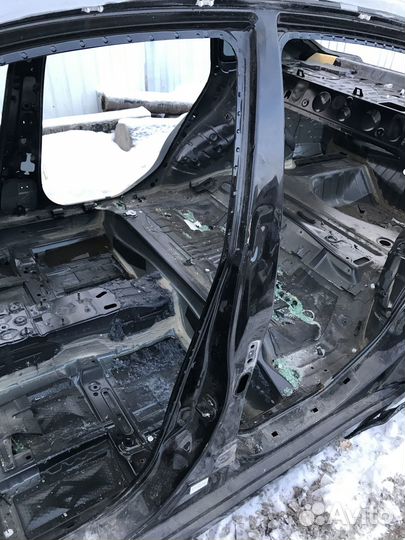 Средняя стойка кузова Nissan Teana J32