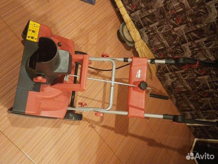 Снегоуборучная машина электро