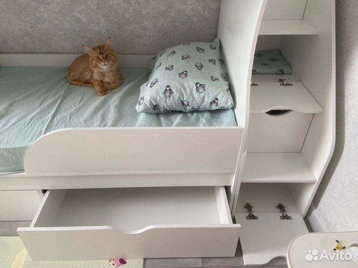 Двухъярусная кровать детская с бортиками