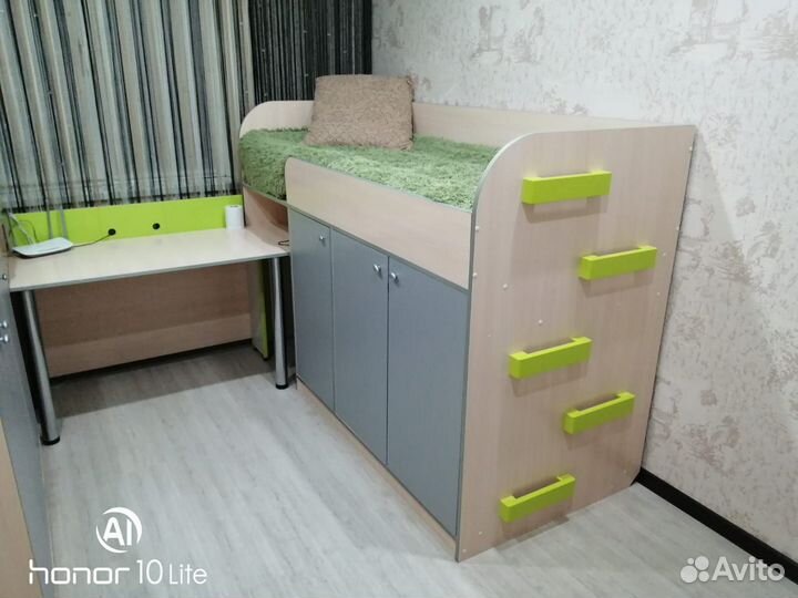 Кровать чердак со столом бу