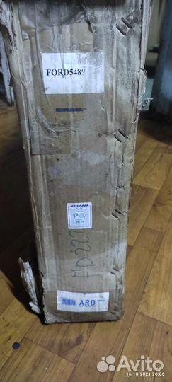 Радиатор охлаждения на Форд