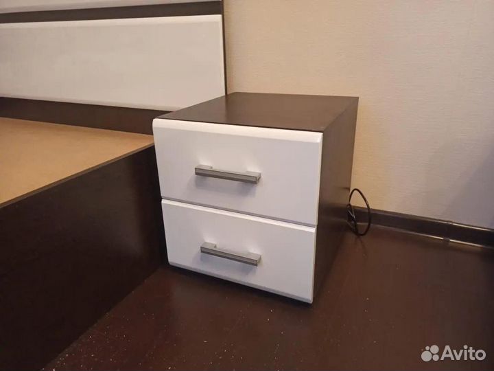 Тумба прикроватная