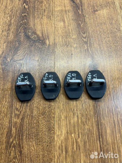 Петля замка двери Volkswagen Passat B5+ седан 1