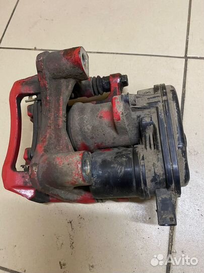 Суппорт задний левый Kia Optima 4 Рестайлинг