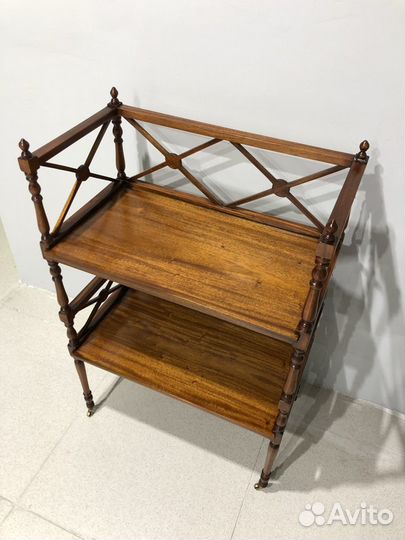 Этажерка на колесиках