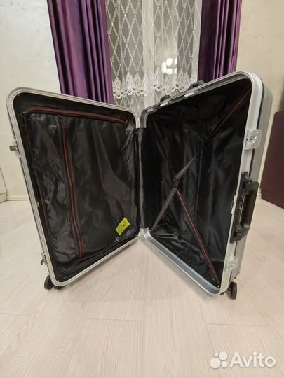 Чемодан на колесах большой