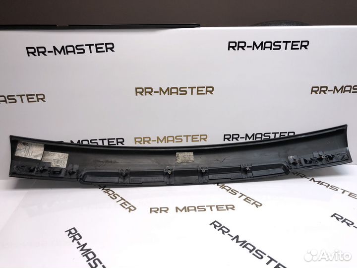 Накладка пятой двери Range Rover Sport 05-09