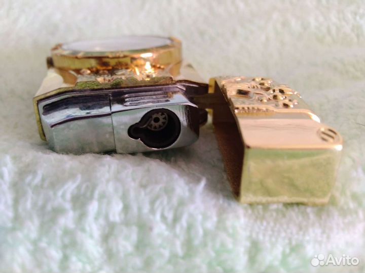 Зажигалка с часами