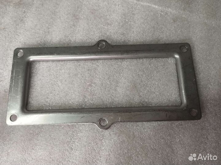 Пластина крепления воздушного короба на гидроцикл