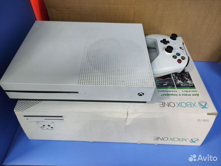 Приставка Microsoft Xbox One S 500Gb