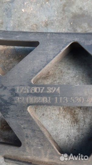 Направляющая заднего бампера правая Skoda Octavia