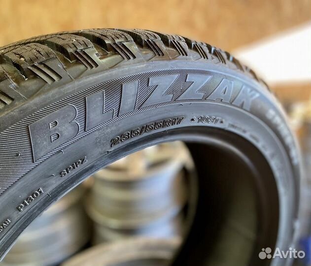 Bridgestone Blizzak Spike-01 235/55 R17