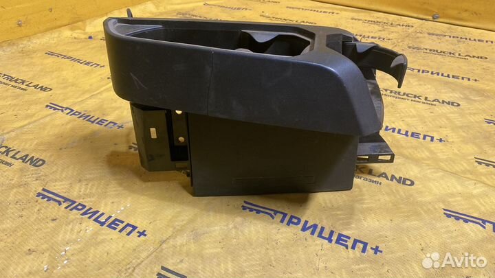 Бардачок в сборе с подстаканником Volvo FH 4
