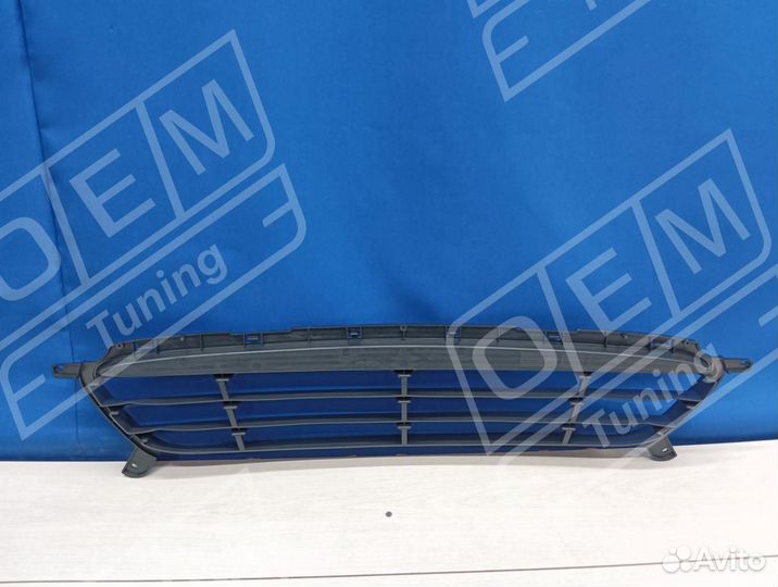 Решетка в бампер нижняя Hyundai Solaris
