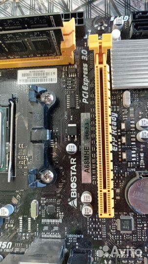 Материнская плата с процессором и памятью