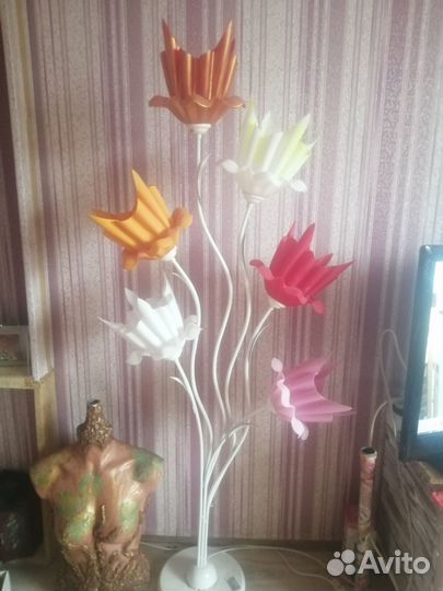 Напольный светильник