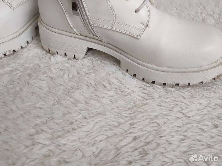 Ботинки женские 38 размера белые осень весна