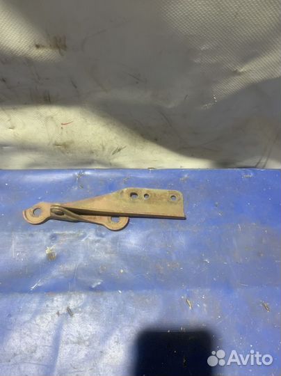 Петля капота правая nissan sunny n14