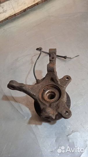 Кулак передний левый Smart Forfour 2005