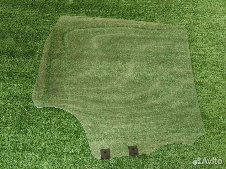 Стекло задней левой двери Renault duster 1