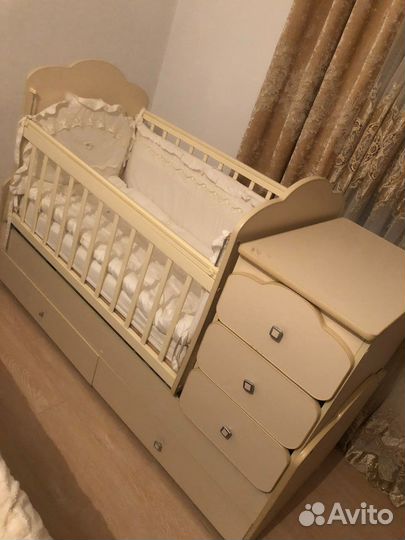 Стул для кормления,и детская кровать, оба по 10 к