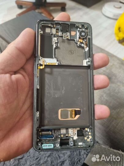 Дисплей Samsung S21.Не включается